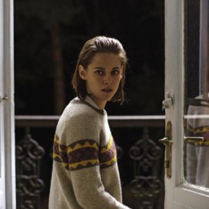 Personal Shopper, ovvero Kristen Stewart in un vortice di fantasmi e paillettes.