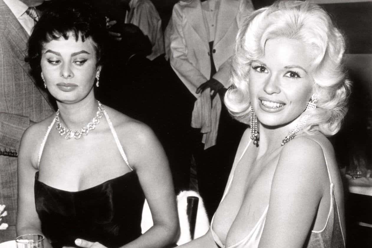 Chi era Jayne Mansfield, la donna nella foto con Sophia Loren