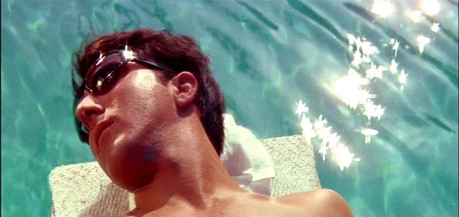 Dustin Hoffman in piscina