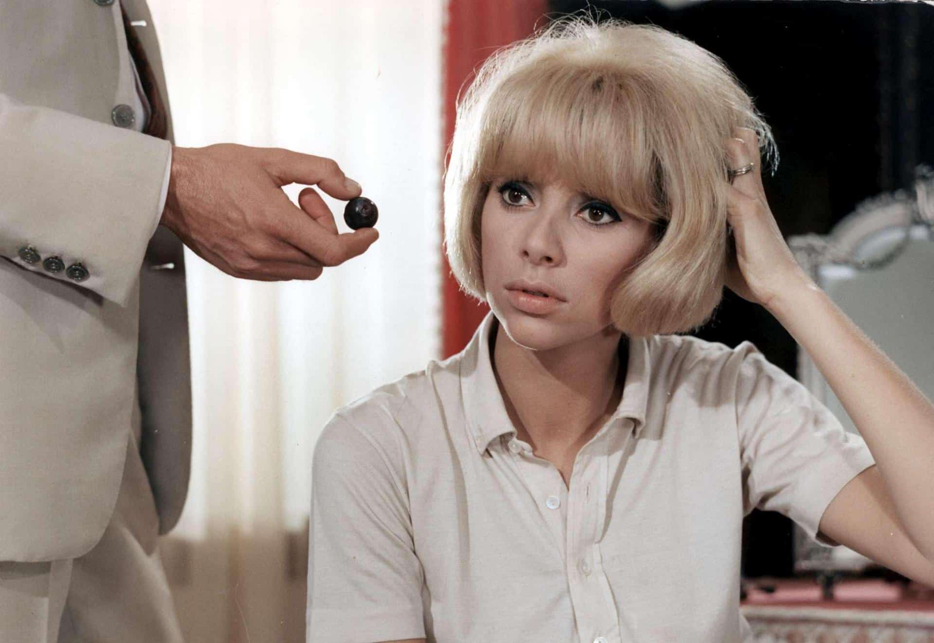 Addio Mireille Darc, la grande stella del cinema francese