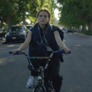 Flower – il nuovo trailer del film con Zoey Deutch!