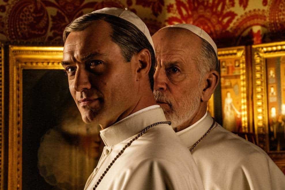 The New Pope: Jude Law e John Malkovich nella prima immagine ufficiale