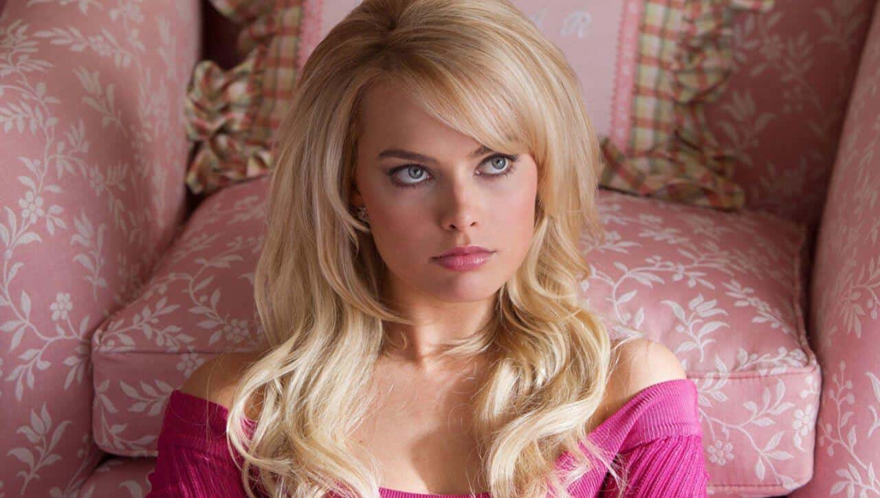 Margot Robbie: l’attrice ha rivelato di aver ascoltato la colonna sonora di Titanic per piangere sul set di The Wolf of Wall Street con Leonardo DiCaprio