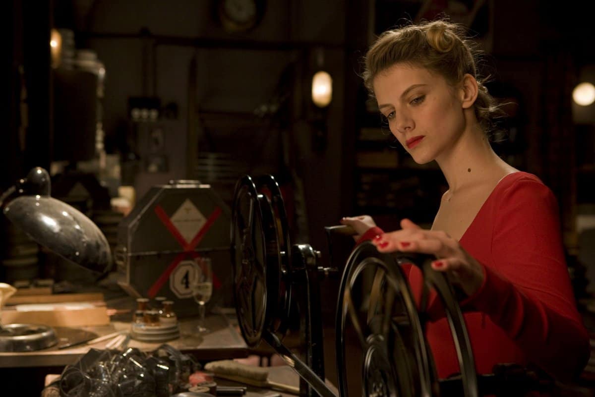 Melanie Laurent as Emmanuelle Mimieux Shosanna Dreyfus inglourious basterds 38821858 1200 801