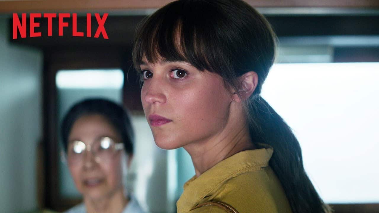 Dove la terra trema: recensione del film Netflix con Alicia Vikander