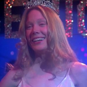 Carrie – Lo sguardo di Satana torna sullo schermo: Matthew Lillard e Mike Flanagan riscrivono l’horror di Stephen King