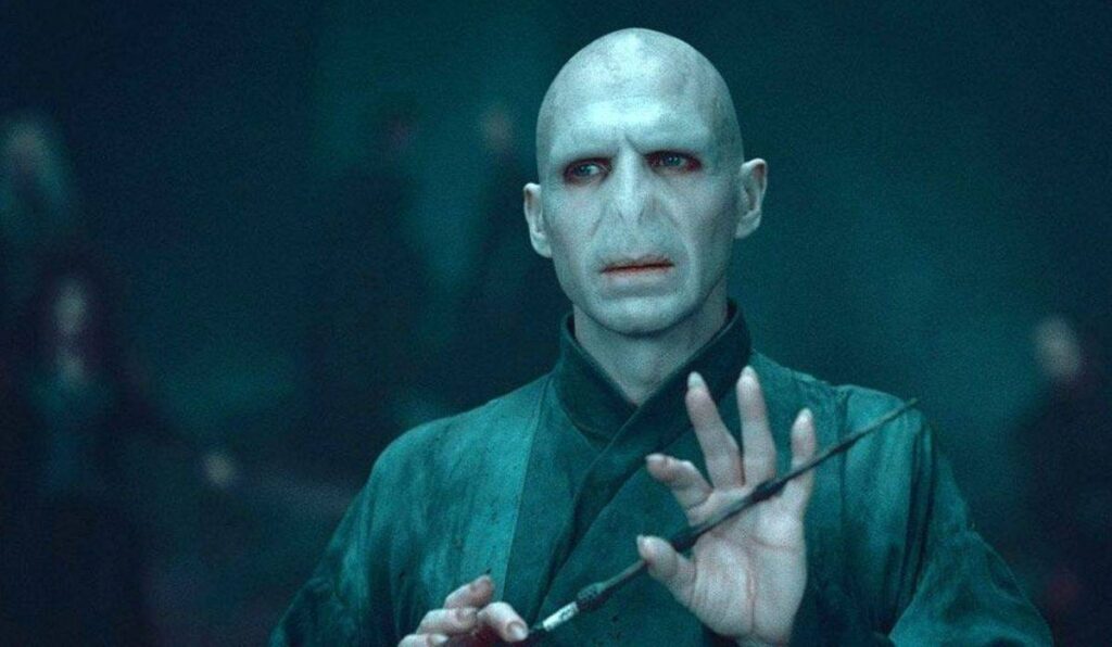 Harry Potter: la grafica del reboot trasforma Benedict Cumberbatch in un terrificante Voldemort 1 harry potter prequel voldemort