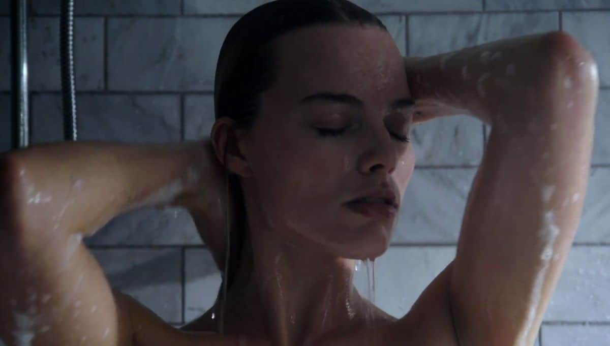 Margot Robbie: la beauty routine dell’attrice in stile American Psycho