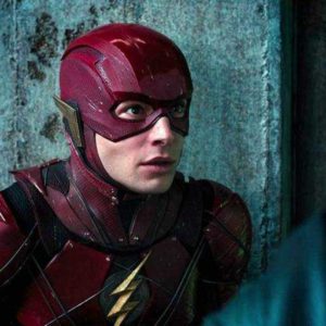 The Flash, Batman e il Batwing nel primo sguardo al merchandise del film DC