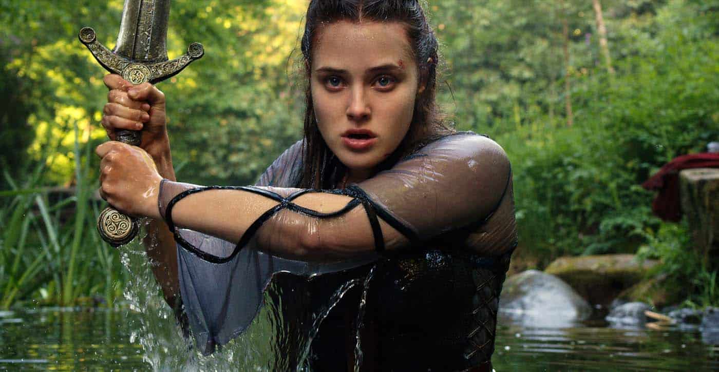 Cursed: il nuovo trailer della serie Netflix con Katherine Langford