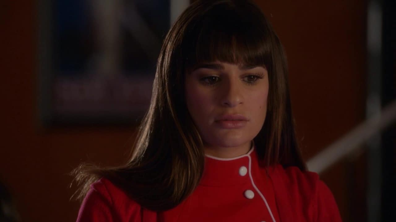 Lea Michele ha rivelato di non aver guardato l'episodio di Glee dedicato a Cory Monteith. Ecco il motivo 1 lea-michele-razzismo