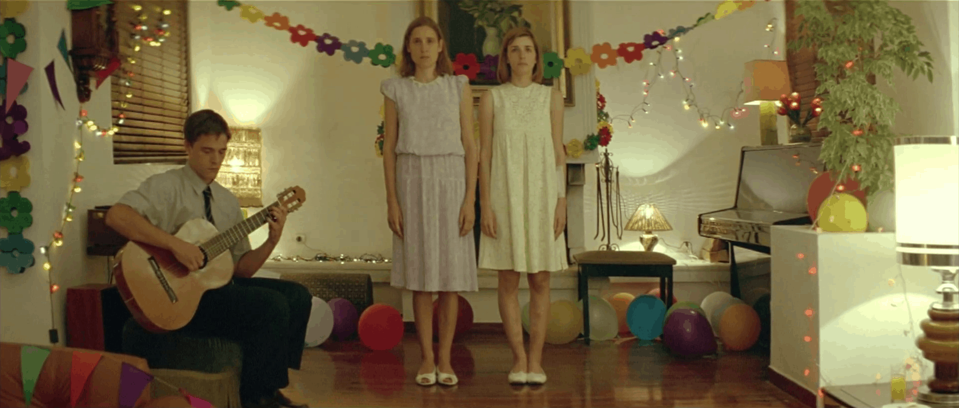 Dogtooth: la prima clip italiana del film di Lanthimos in arrivo al cinema