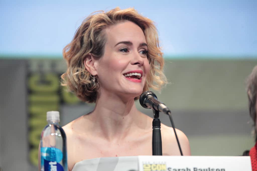 American Crime Story: Impeachment – La prima foto di Sarah Paulson come Linda Tripp