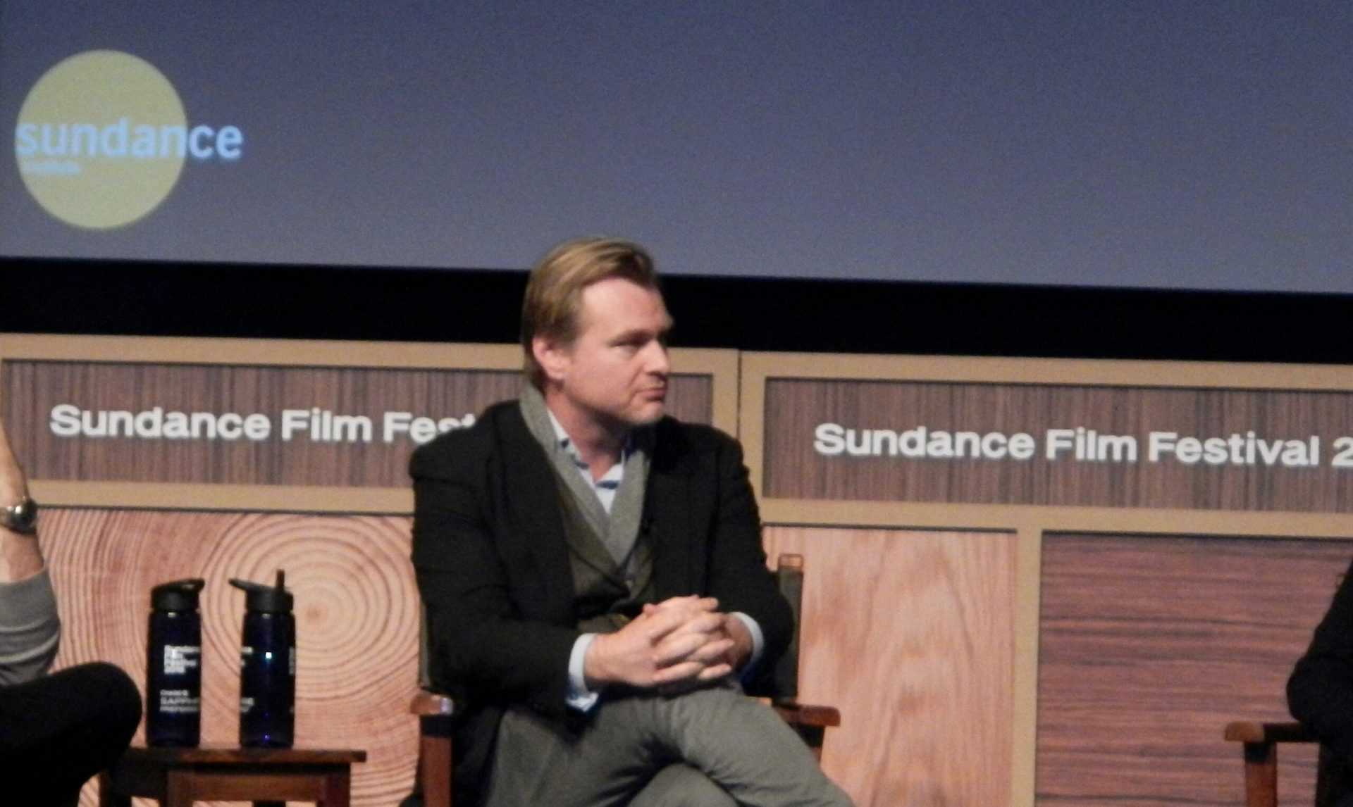 I cinema di Los Angeles riaprono e Christopher Nolan viene immortalato in fila per il biglietto