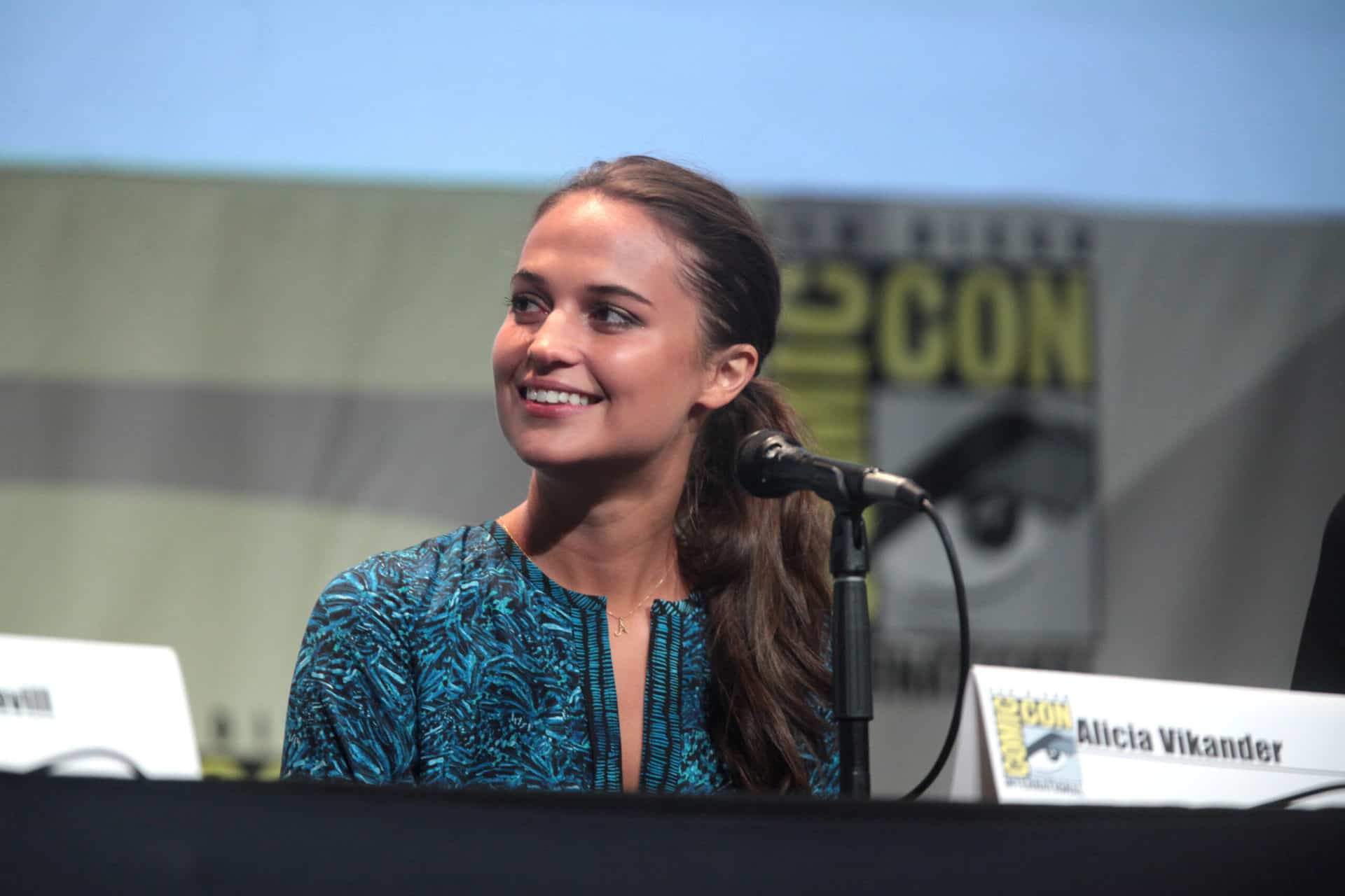 Irma Vep: Alicia Vikander protagonista della miniserie HBO