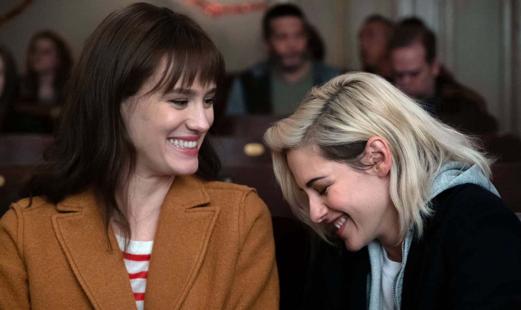 Happiest Season: recensione della commedia natalizia con Kristen Stewart