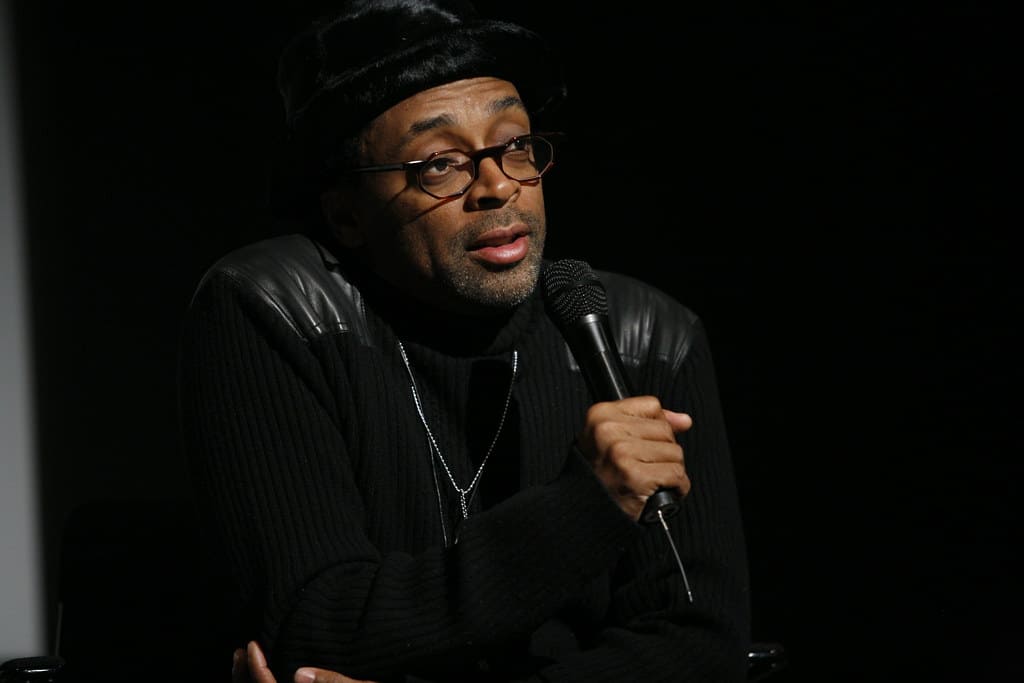 Il regista Spike Lee riceve un premio al TIFF e critica i giornalisti che all’epoca bocciarono “Fa la cosa giusta”!