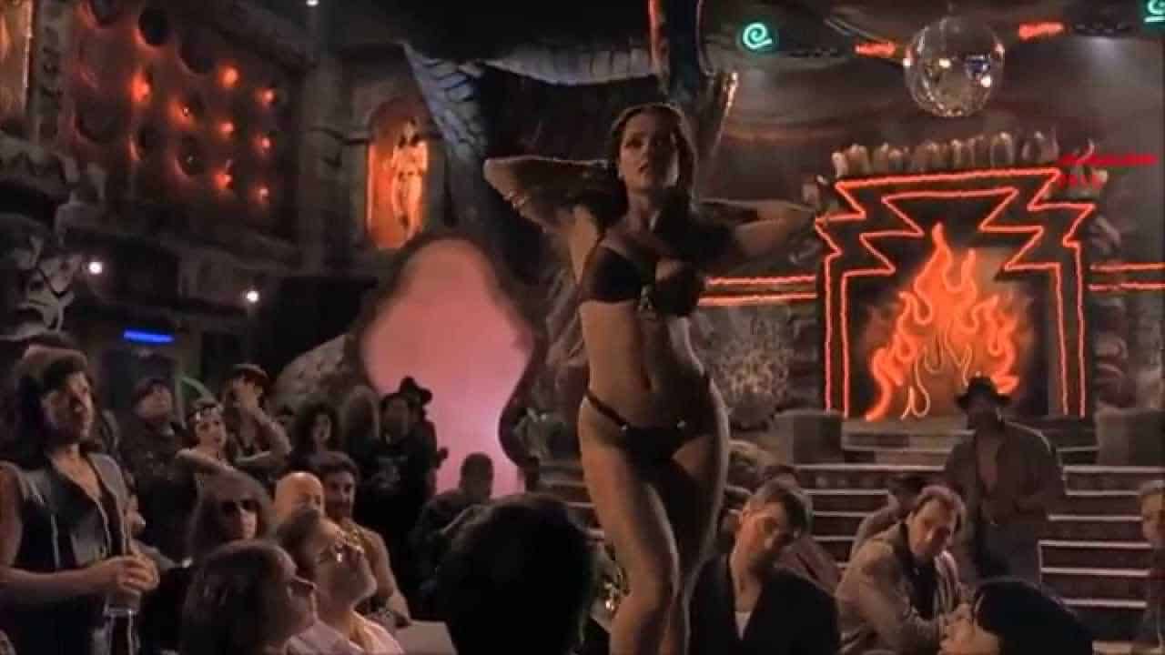 Dal tramonto all’alba: Salma Hayek e la sensuale danza al Titty Twister