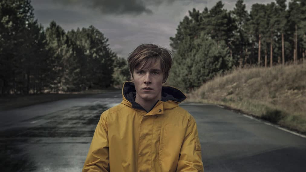 All The Light We Cannot See: Louis Hofmann, Lars Eidinger e Nell Sutton nel cast della serie