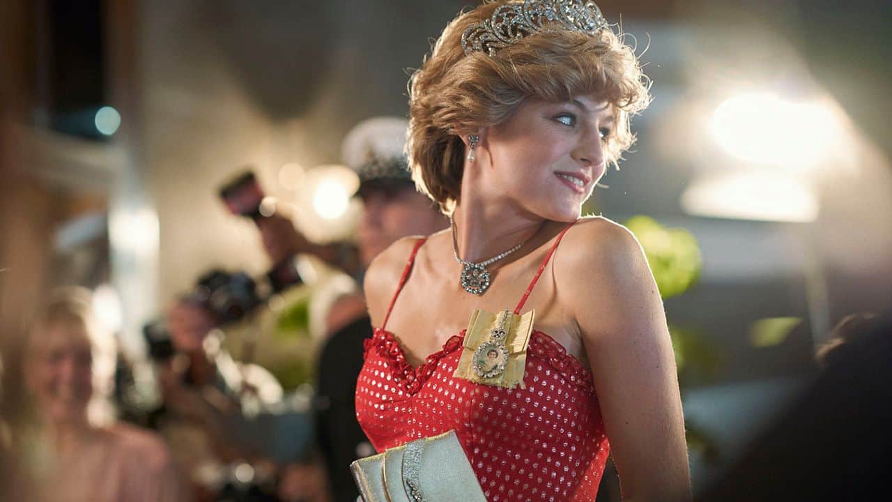 Emma Corrin: la star di The Crown protagonista nel film L’amante di Lady Chatterley