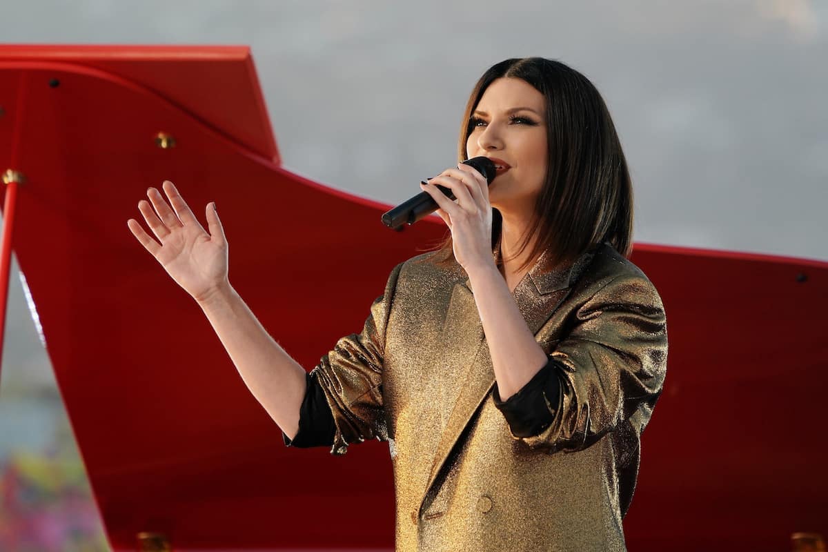 Oscar 2021: le foto dell’esibizione di Laura Pausini sul tetto dell’Academy