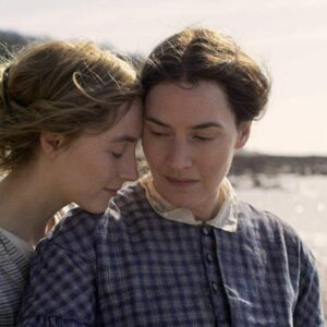 Ammonite – Sopra un’onda del mare: recensione del film con Kate Winslet e Saoirse Ronan 