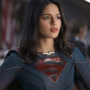 The Flash: svelati i primi dettagli del costume di Supergirl