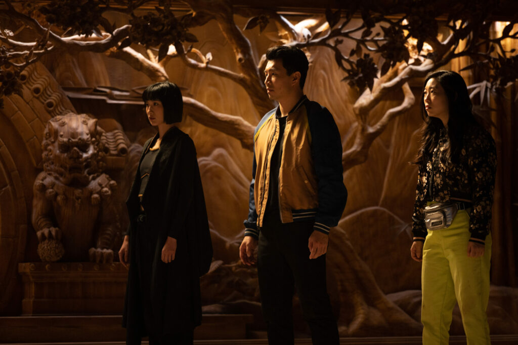 Shang-Chi: Awkwafina e Simu Liu in una nuova foto del cinecomic Marvel