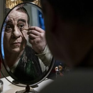 Qui rido io: il trailer del film con Toni Servillo in anteprima a Venezia 2021