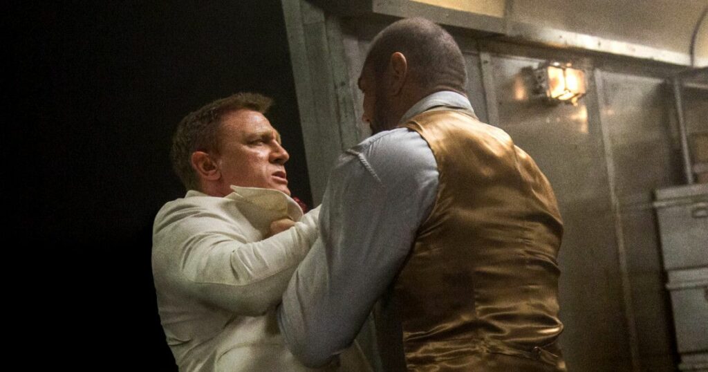 Spectre: Dave Bautista pubblica la foto con il naso rotto da Daniel Craig