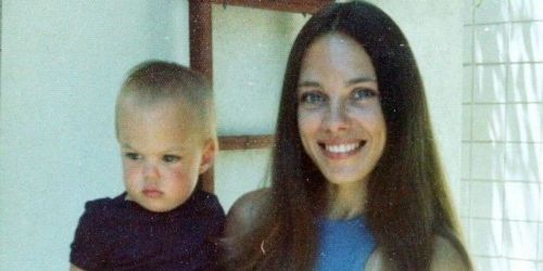 È la madre della famosa attrice di Eternals, l'avete riconosciuta? 