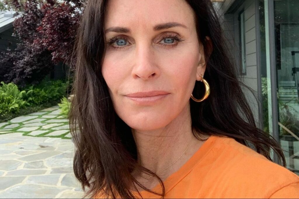 Courteney Cox lancia la sua nuova linea per la cura della casa: “Sono prodotti di bellezza per la casa”