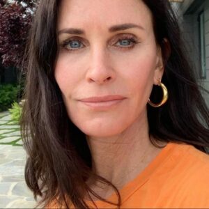 Courteney Cox lancia la sua nuova linea per la cura della casa: “Sono prodotti di bellezza per la casa”