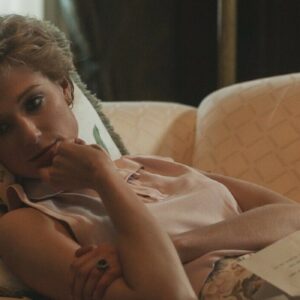 The Crown 5: Elizabeth Debicki è il clone di Lady Diana nelle nuove foto