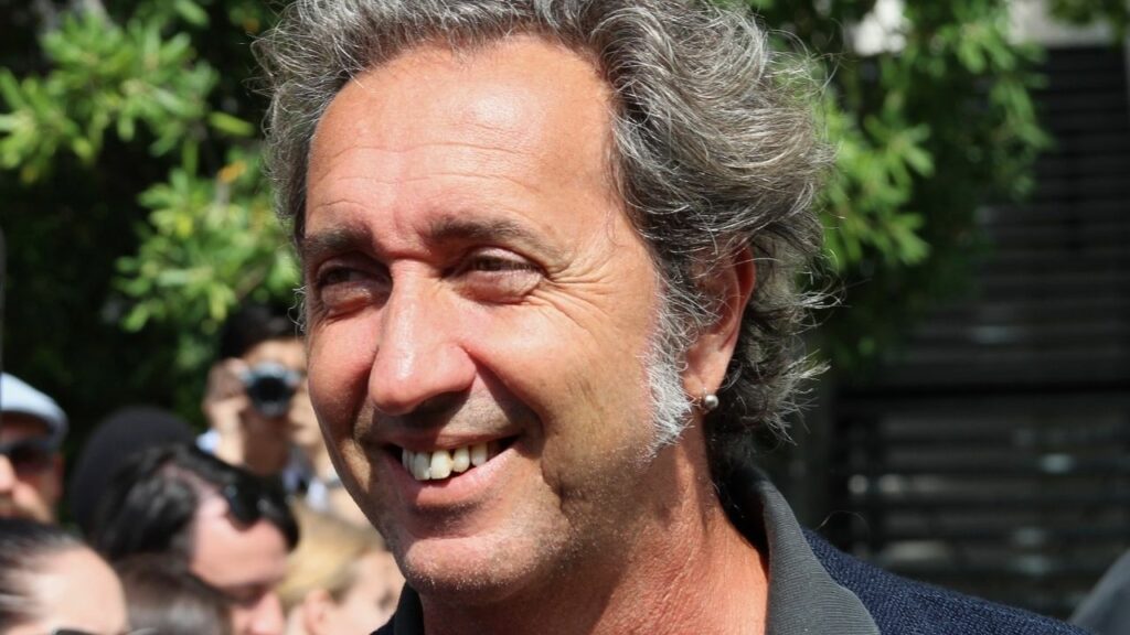 Apple TV+ annuncia Ferrari: la nuova serie sul mondo delle corse automobilistiche di Steven Knight che sarà diretta da Stefano Sollima e prodotta da Paolo Sorrentino 1 paolo sorrentino