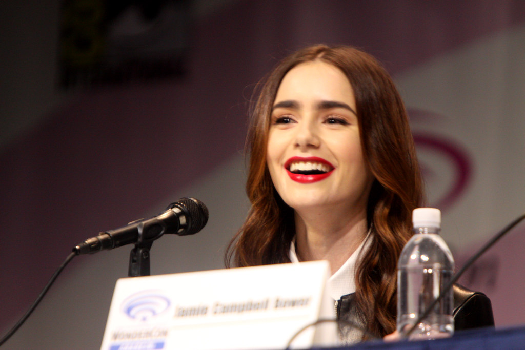 Lily Collins: 10 imperdibili curiosità sull’attrice protagonista della serie Emily in Paris