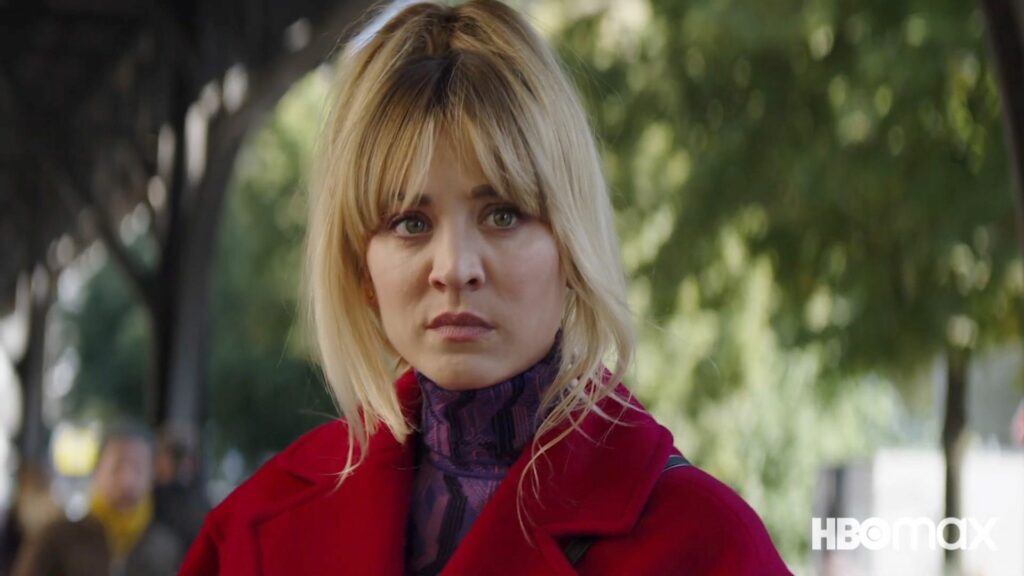 The Flight Attendant 2: Kaley Cuoco rivela che un membro del cast l'ha sostenuta durante il suo divorzio 1 L'assistente di volo 2: le prime immagini di Kaley Cuoco nella seconda stagione