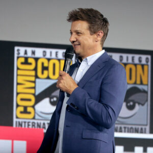 Jeremy Renner: 10 curiosità sull’attore protagonista della nuova serie Marvel Hawkeye