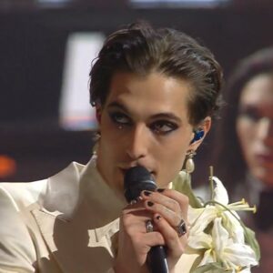 Sanremo 2022, Damiano David si commuove: perché il frontman dei Maneskin ha pianto?