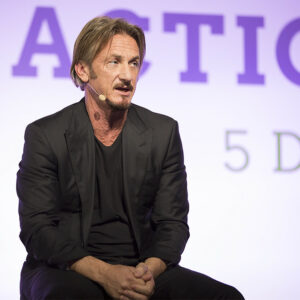 Oscar 2022: Sean Penn chiede di boicottare la cerimonia se l’Academy non inviterà Volodymyr Zelens’kyj
