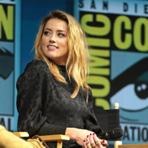 Amber Heard ringrazia i fan prima del processo e rivolge un pensiero a Johnny Depp