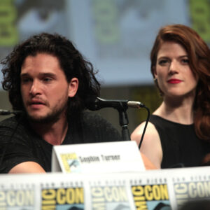 Rose Leslie: l’attrice parla del periodo difficile vissuto da Kit Harington con l’alcool