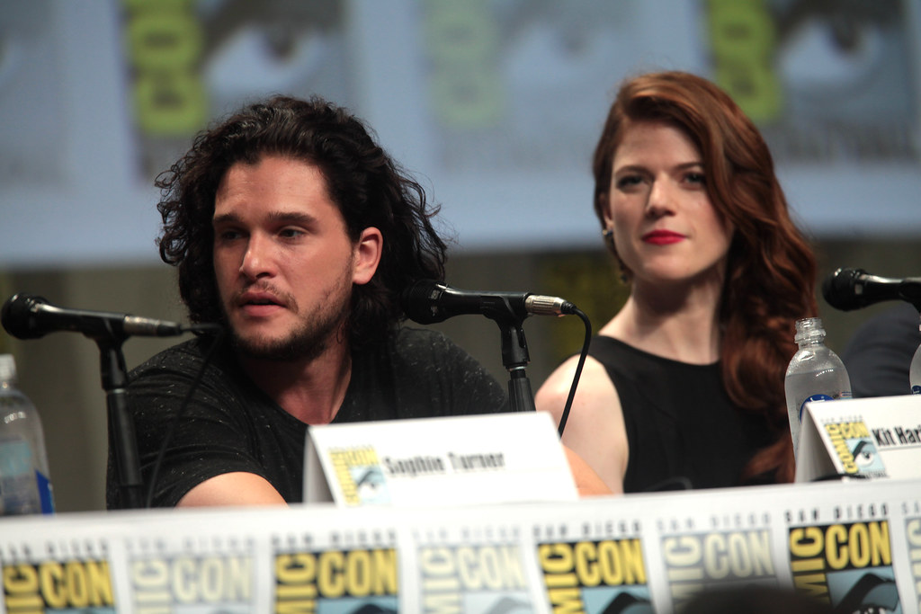 Rose Leslie: l’attrice parla del periodo difficile vissuto da Kit Harington con l’alcool