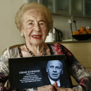 Schindler’s List: addio a Mimi Reinhardt, la donna che scrisse la lista degli ebrei da salvare