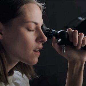 Crimes of the future, Kristen Stewart rivela di non sapere la trama del film di David Cronenberg: ”Sul set, ci chiedevamo cosa stessimo girando”