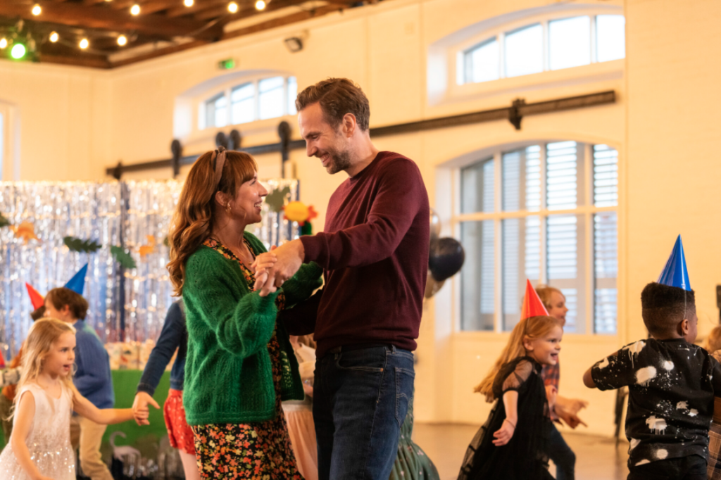 Il trailer di Trying: la terza stagione in uscita il 22 luglio su Apple TV+ 1 Trying: la terza stagione della commovente serie con Rafe Spall ed Esther Smith debutterà il 22 luglio su Apple TV+