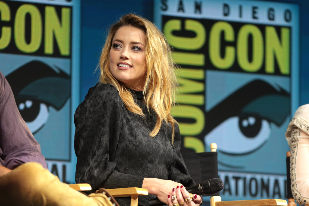 Amber Heard ha tradito Johnny Depp con Cara Delevigne? Ecco le foto 2 amber heard