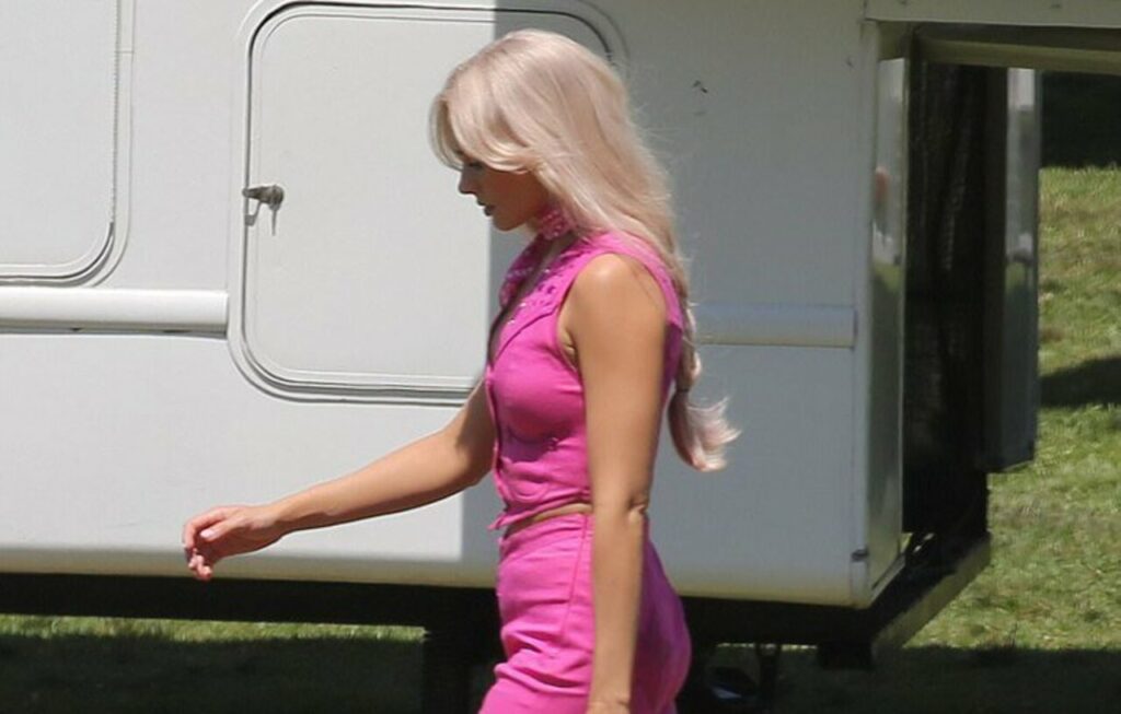 Barbie: le foto rubate di Margot Robbie sul set mandano in delirio il web!