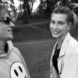 Hailey Baldwin Bieber smentisce la faida con Selena Gomez dopo aver sposato Justin Bieber: ”La rispetto. Tra di noi non c’è nessun problema”