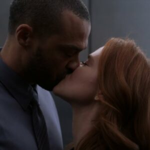 Grey’s Anatomy: Sarah Drew rivela perché il bacio tra i Japril non è stato più piccante nell’ultimo episodio